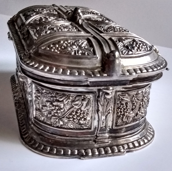 Vintage Italian Vera Lucino ornate silver plated box - Picture 4 of 7